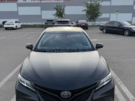Toyota Camry 2018 года за 12 100 000 тг. в Алматы – фото 2