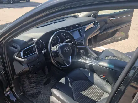 Toyota Camry 2018 года за 12 100 000 тг. в Алматы – фото 6