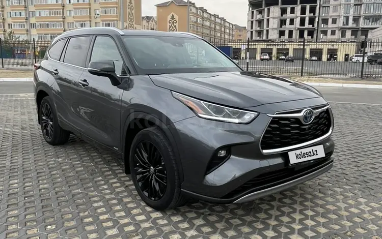 Toyota Highlander 2023 года за 27 000 000 тг. в Актау