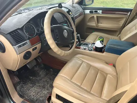 Volkswagen Touareg 2005 года за 3 500 000 тг. в Усть-Каменогорск – фото 4