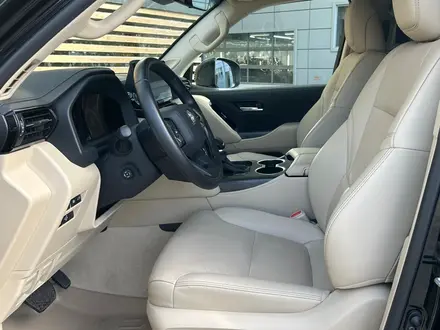 Toyota Land Cruiser Premium 2025 года за 63 090 000 тг. в Алматы – фото 16