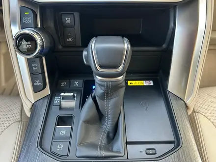 Toyota Land Cruiser Premium 2025 года за 63 090 000 тг. в Алматы – фото 11