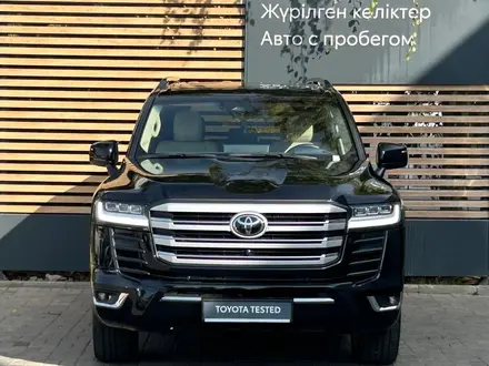 Toyota Land Cruiser Premium 2025 года за 63 090 000 тг. в Алматы – фото 2