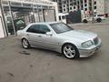 Mercedes-Benz C 200 1998 годаfor3 550 000 тг. в Алматы – фото 2