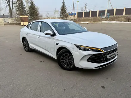 BYD Qin L DM-i Beyond 2025 года за 9 900 000 тг. в Алматы – фото 25