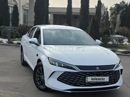 BYD Qin L DM-i Beyond 2025 года за 9 900 000 тг. в Алматы