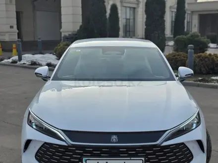 BYD Qin L DM-i Beyond 2025 года за 9 900 000 тг. в Алматы – фото 3