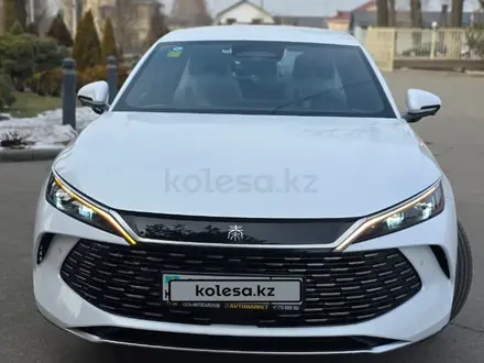 BYD Qin L DM-i Beyond 2025 года за 9 900 000 тг. в Алматы – фото 41
