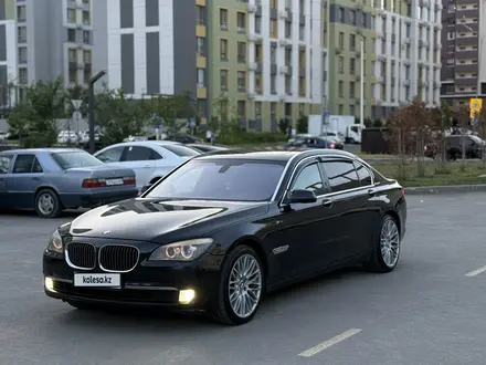 BMW 750 2010 года за 12 000 000 тг. в Астана