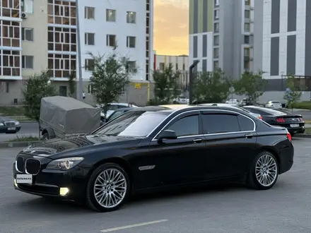 BMW 750 2010 года за 12 000 000 тг. в Астана – фото 2