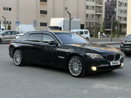 BMW 750 2010 года за 12 000 000 тг. в Астана – фото 9