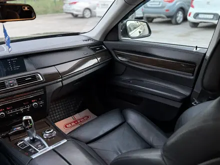 BMW 750 2010 года за 12 000 000 тг. в Астана – фото 20