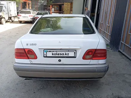 Mercedes-Benz E 320 1998 года за 2 000 000 тг. в Алматы – фото 3