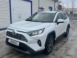 Toyota RAV4 2023 года за 16 400 000 тг. в Актобе