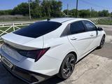 Hyundai Elantra 2023 года за 8 700 000 тг. в Атбасар – фото 2