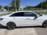 Hyundai Elantra 2023 года за 8 700 000 тг. в Атбасар – фото 3