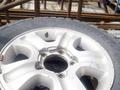 Комплект шин с дисками на Тойота Ленд Крузер 100 за 350 000 тг. в Алматы – фото 2