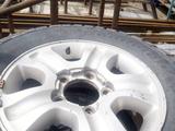 Комплект шин с дисками на Тойота Ленд Крузер 100үшін350 000 тг. в Алматы – фото 2