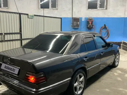 Mercedes-Benz E 280 1994 года за 1 700 000 тг. в Туркестан – фото 2