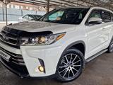 Toyota Highlander 2019 года за 24 800 000 тг. в Алматы – фото 5