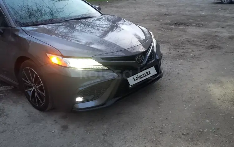 Toyota Camry 2021 года за 12 200 000 тг. в Тараз