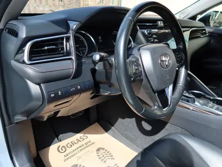 Toyota Camry 2018 года за 12 250 000 тг. в Шымкент – фото 3