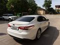 Toyota Camry 2018 года за 12 250 000 тг. в Шымкент – фото 12