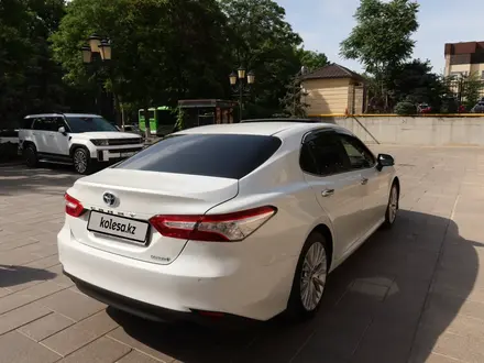 Toyota Camry 2018 года за 12 250 000 тг. в Шымкент – фото 12