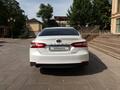 Toyota Camry 2018 года за 12 250 000 тг. в Шымкент – фото 13