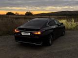 Lexus ES 300h 2018 года за 20 000 000 тг. в Актобе – фото 2