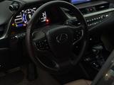 Lexus ES 300h 2018 года за 20 000 000 тг. в Актобе – фото 5