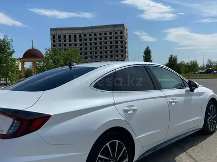 Hyundai Sonata 2020 года за 12 000 000 тг. в Атырау – фото 2