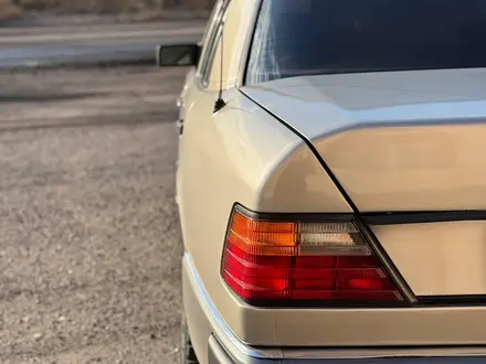 Mercedes-Benz E 220 1993 года за 1 700 000 тг. в Караганда – фото 6