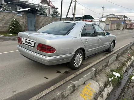 Mercedes-Benz E 240 1996 года за 2 900 000 тг. в Алматы – фото 3