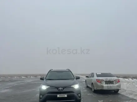Toyota RAV4 2016 года за 8 800 000 тг. в Актау