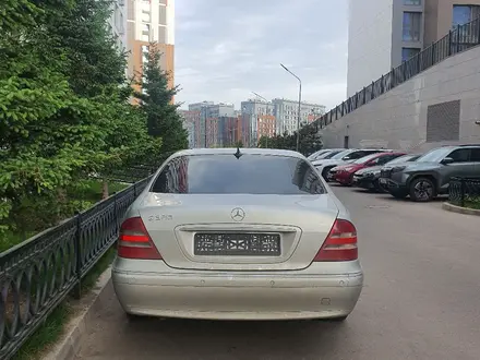 Mercedes-Benz S 320 1999 года за 2 400 000 тг. в Астана – фото 2