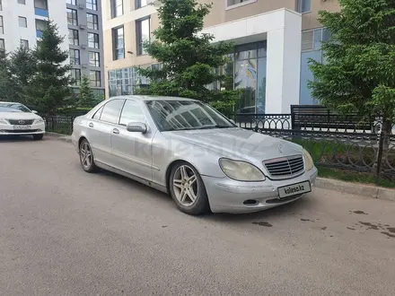 Mercedes-Benz S 320 1999 года за 2 400 000 тг. в Астана – фото 3