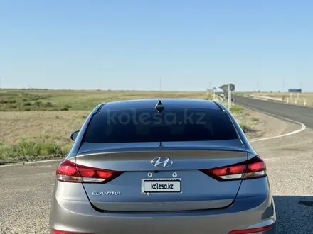 Hyundai Elantra 2018 года за 5 500 000 тг. в Атырау – фото 3