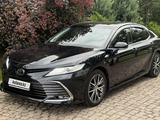 Toyota Camry 2023 года за 17 500 000 тг. в Алматы
