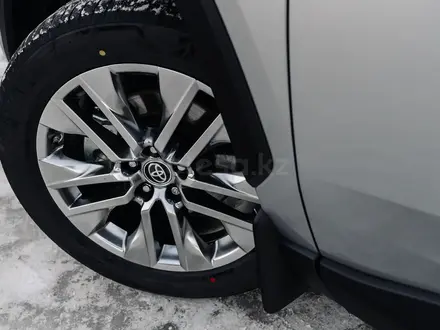 Toyota RAV4 Luxe+ 2025 года за 22 990 000 тг. в Астана – фото 4