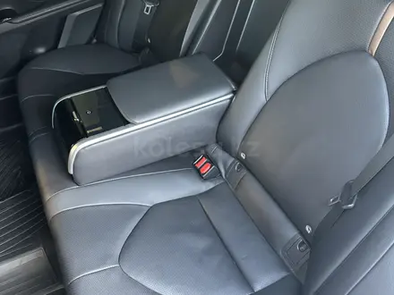 Toyota Camry 2021 года за 14 800 000 тг. в Алматы – фото 10