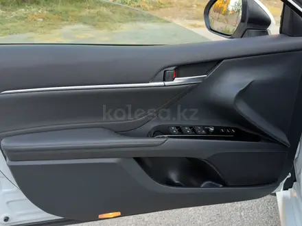 Toyota Camry 2021 года за 14 800 000 тг. в Алматы – фото 12