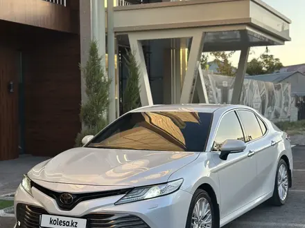 Toyota Camry 2021 года за 14 800 000 тг. в Алматы