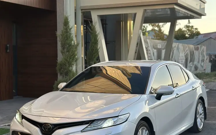 Toyota Camry 2021 года за 14 800 000 тг. в Алматы