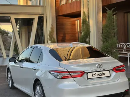 Toyota Camry 2021 года за 14 800 000 тг. в Алматы – фото 6