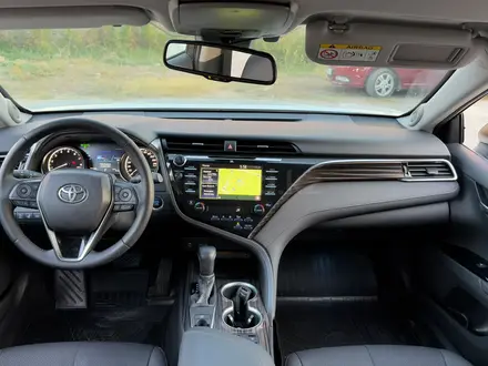 Toyota Camry 2021 года за 14 800 000 тг. в Алматы – фото 7