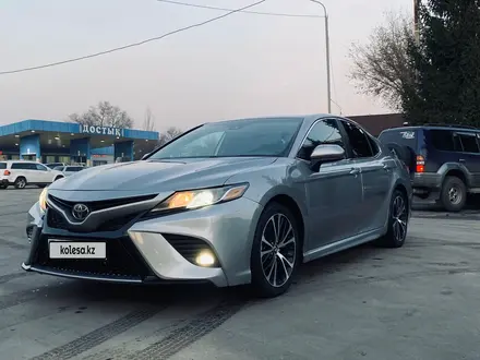 Toyota Camry 2020 года за 11 900 000 тг. в Алматы