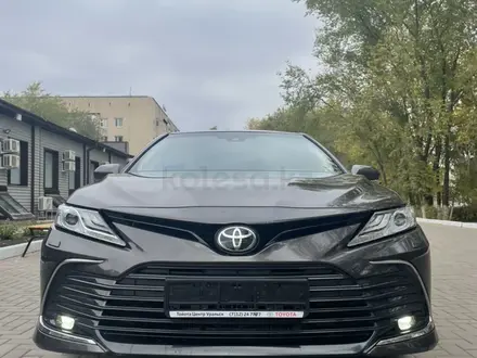 Toyota Camry 2021 года за 16 000 000 тг. в Уральск – фото 2