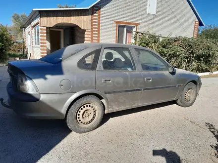 Opel Vectra 1997 года за 1 100 000 тг. в Уральск – фото 2