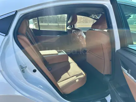 Toyota Camry Luxe 2026 года за 24 190 000 тг. в Петропавловск – фото 11
